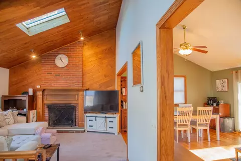 Entry Way - 78 Bertenshaw Rd, Woonsocket, RI 02895 photo 3 of 6
