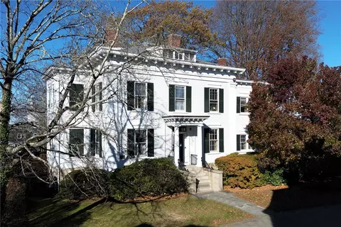 12 Mt Vernon St #3, Newport, RI 02840