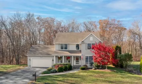 49 Peveril Rd, Cranston, RI 02921