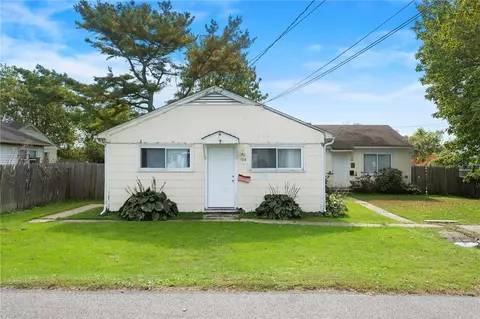 13 Woolsey Rd, Middletown, RI 02842