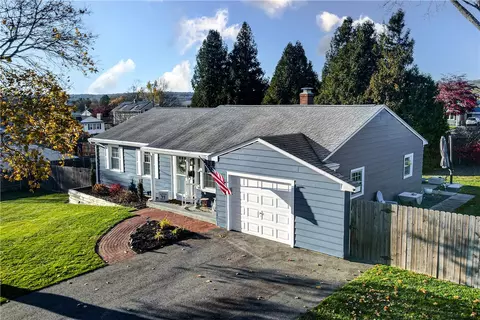 135 Fairview Ave, Cumberland, RI 02864