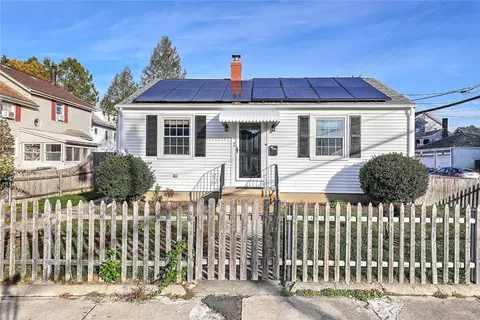 40 Lawton St, Pawtucket, RI 02860