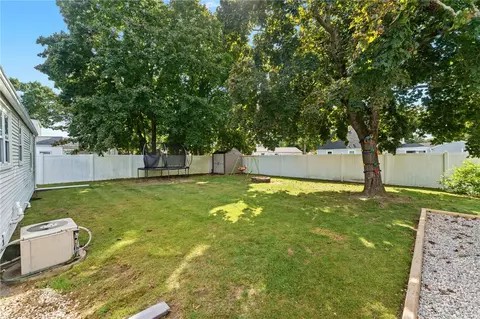 Exterior - 517 Buttonwoods Ave, Warwick, RI 02886 photo 7 of 12