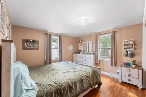 Bedroom - 517 Buttonwoods Ave, Warwick, RI 02886 photo 5 of 6
