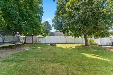 Exterior - 517 Buttonwoods Ave, Warwick, RI 02886 photo 4 of 12