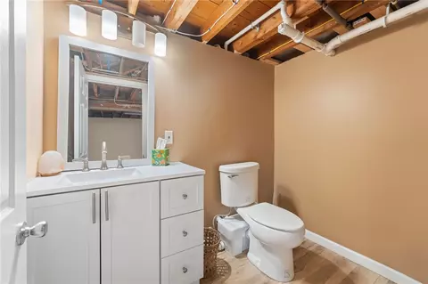 Bath - 517 Buttonwoods Ave, Warwick, RI 02886 photo 2 of 2