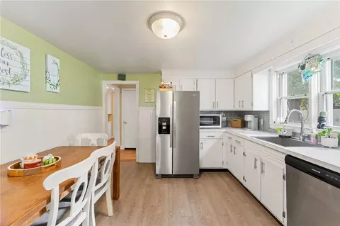 Kitchen - 517 Buttonwoods Ave, Warwick, RI 02886 photo 3 of 3