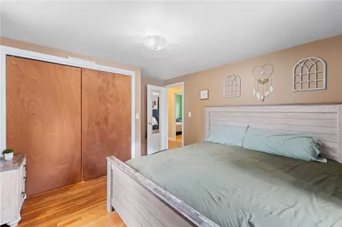 Bedroom - 517 Buttonwoods Ave, Warwick, RI 02886 photo 6 of 6