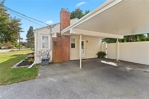 Exterior - 517 Buttonwoods Ave, Warwick, RI 02886 photo 3 of 12