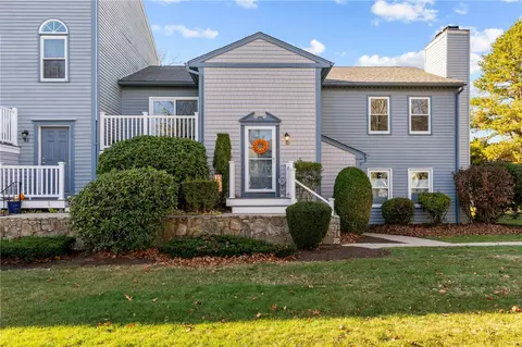 1 Willow Glen Cir #82, Warwick, RI 02889