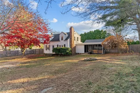 4 Old North Rd, Coventry, RI 02816