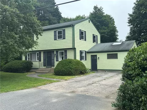 65 Lambert St, Narragansett, RI 02882