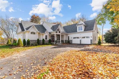 360 Newman Ave, Rumford, RI 02916