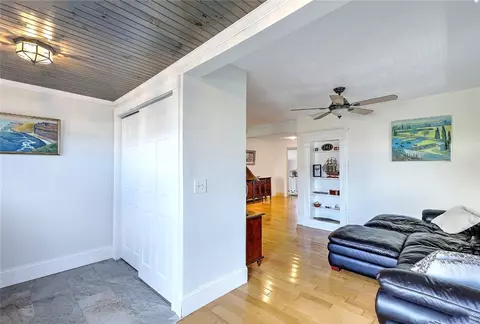 Entry Way - 141 Shawomet Ave, Warwick, RI 02889 photo 2 of 4