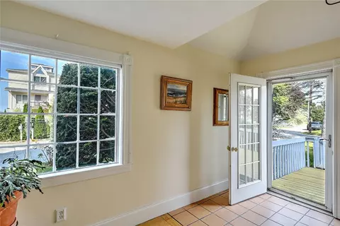 Entry Way - 141 Shawomet Ave, Warwick, RI 02889 photo 3 of 4