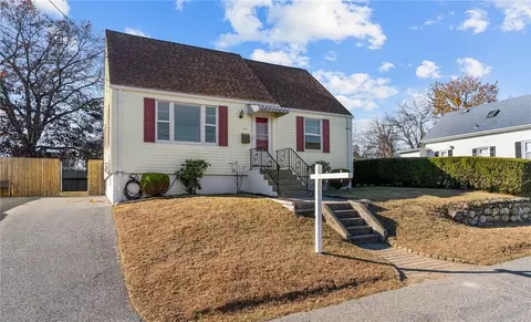 43 Malden St, Cranston, RI 02910