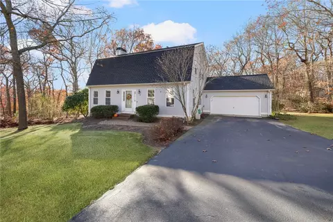 19 Ridge Crest Ln, South Kingstown, RI 02879