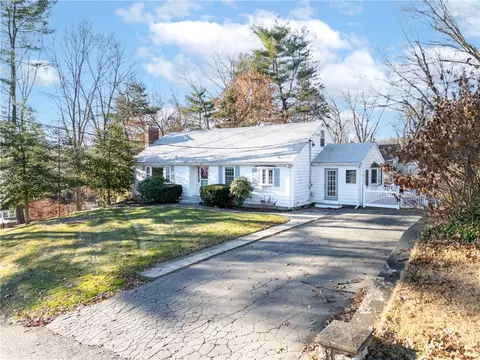 15 Grant Ln, Cumberland, RI 02864