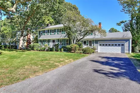 20 Wildflower Rd, Barrington, RI 02806