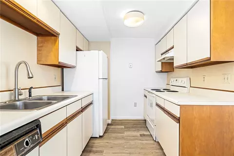 Kitchen - 200 Post Rd #504, Warwick, RI 02888 photo 2 of 2