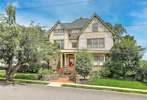 215 Arlington Ave, Providence, RI 02906