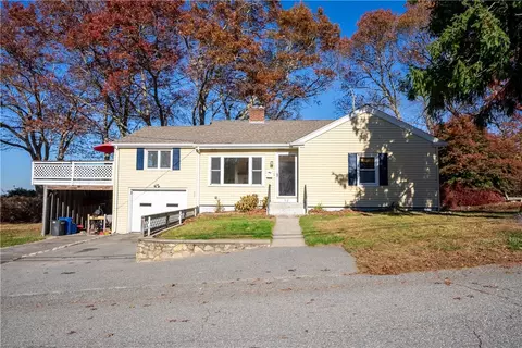 92 Pocasset Ave, Tiverton, RI 02878