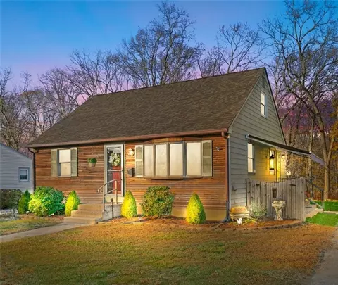 67 Windsor Park Dr, Coventry, RI 02816