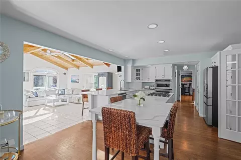 Kitchen - 32 Martingale Dr, Warwick, RI 02886 photo 6 of 8