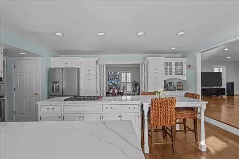Kitchen - 32 Martingale Dr, Warwick, RI 02886 photo 4 of 8