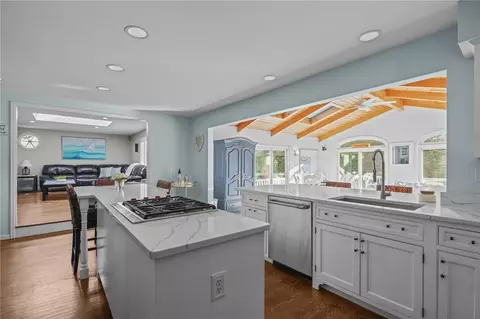 Kitchen - 32 Martingale Dr, Warwick, RI 02886 photo 2 of 8