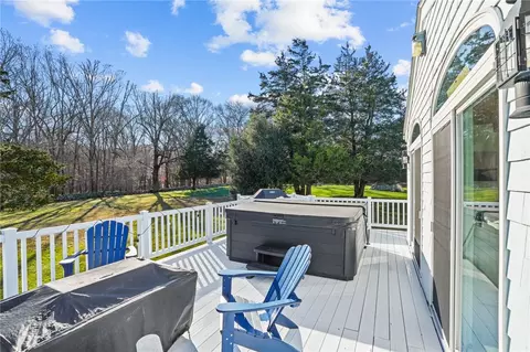 Exterior - 32 Martingale Dr, Warwick, RI 02886 photo 6 of 9
