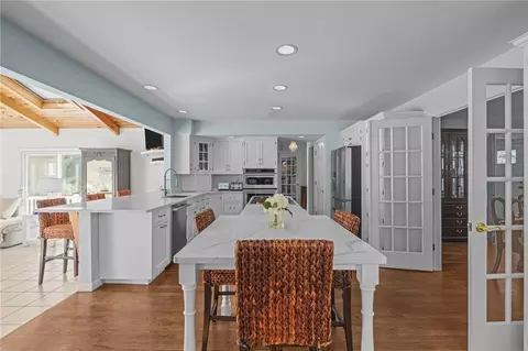 Kitchen - 32 Martingale Dr, Warwick, RI 02886 photo 5 of 8