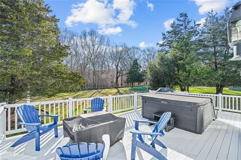 Exterior - 32 Martingale Dr, Warwick, RI 02886 photo 5 of 9