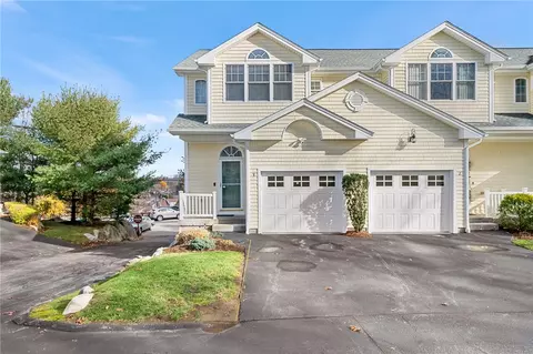 1 Santini St #Y, North Providence, RI 02904