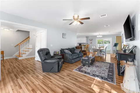 113 Van Zandt Ave, Warwick, RI 02889