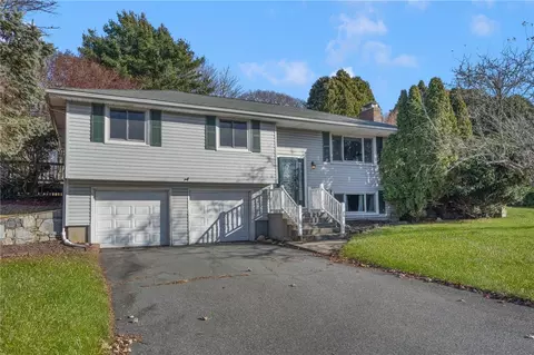109 Redwood Rd, Portsmouth, RI 02871