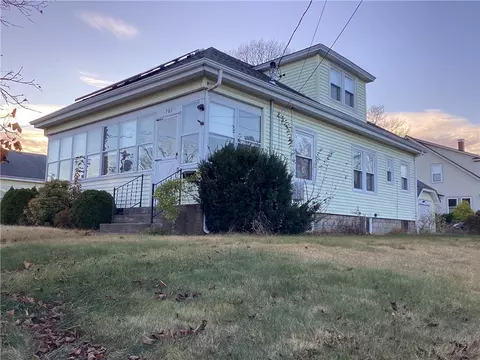 701 Pontiac Ave, Cranston, RI 02910