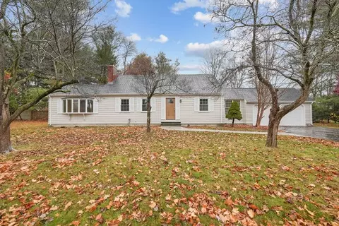 48 Cynthia Rd, Seekonk, MA 02771