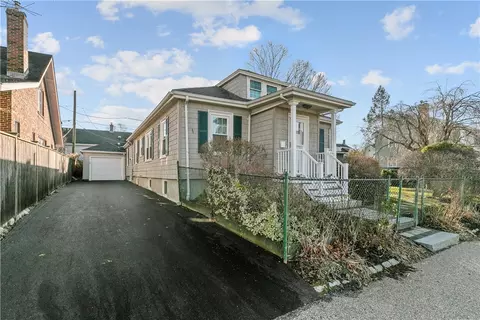 7 Bedlow Pl, Newport, RI 02840