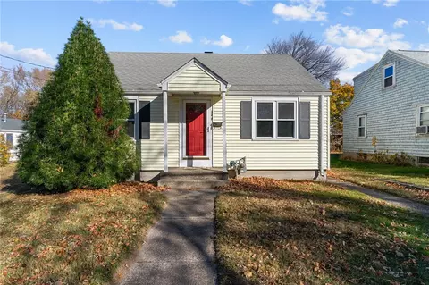 128 King Phillip Rd, East Providence, RI 02916