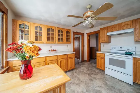 Entry Way - 16 Pinehurst Rd, Coventry, RI 02816 photo 2 of 2