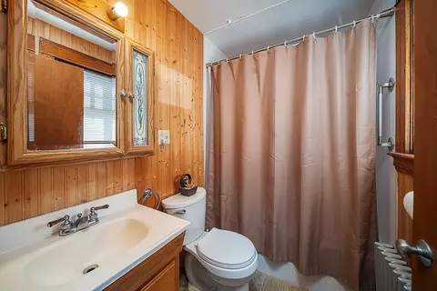 Bath - 16 Pinehurst Rd, Coventry, RI 02816 photo 1 of 1