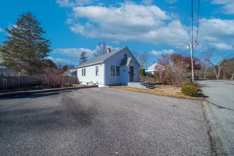 16 Pinehurst Rd, Coventry, RI 02816