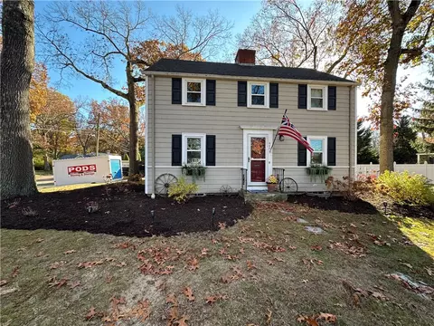 466 Squantum Dr, Warwick, RI 02888