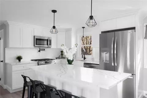 194 View Ave, Cranston, RI 02920