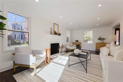 Living - 151 Timberline Rd, Warwick, RI 02886 photo 4 of 5