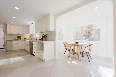 Kitchen - 151 Timberline Rd, Warwick, RI 02886 photo 3 of 5