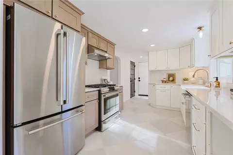 Kitchen - 151 Timberline Rd, Warwick, RI 02886 photo 4 of 5