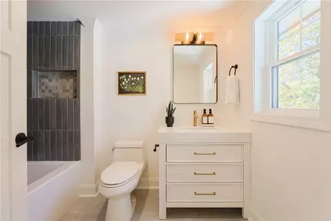 Bath - 151 Timberline Rd, Warwick, RI 02886 photo 3 of 4