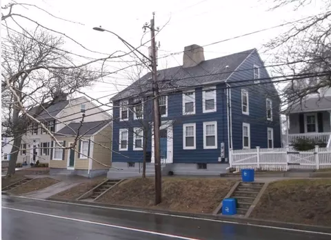 712 Hope St, Bristol, RI 02809